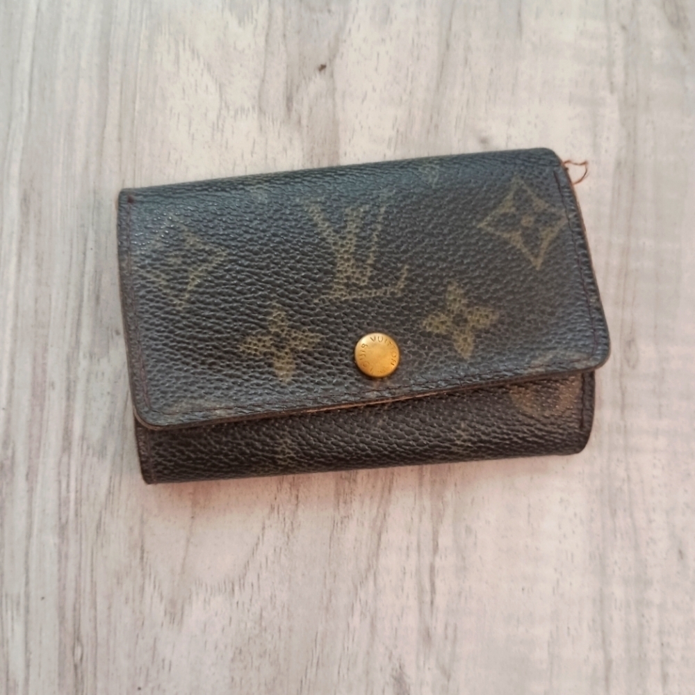 LOUIS VUITTON Brown Monogram Canvas 6 Key Holder Case Wallet - Picture 1 of 8